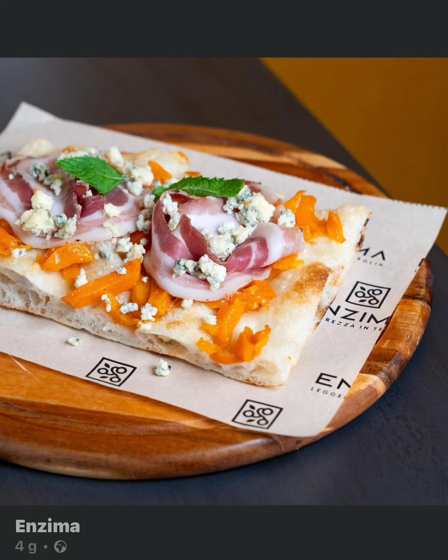 Trancio Focaccia Croccante con Speck e Gorgonzola Enzima